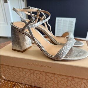 Jewel Badgley Mischka women’s sandal. Great condition! Worn once.